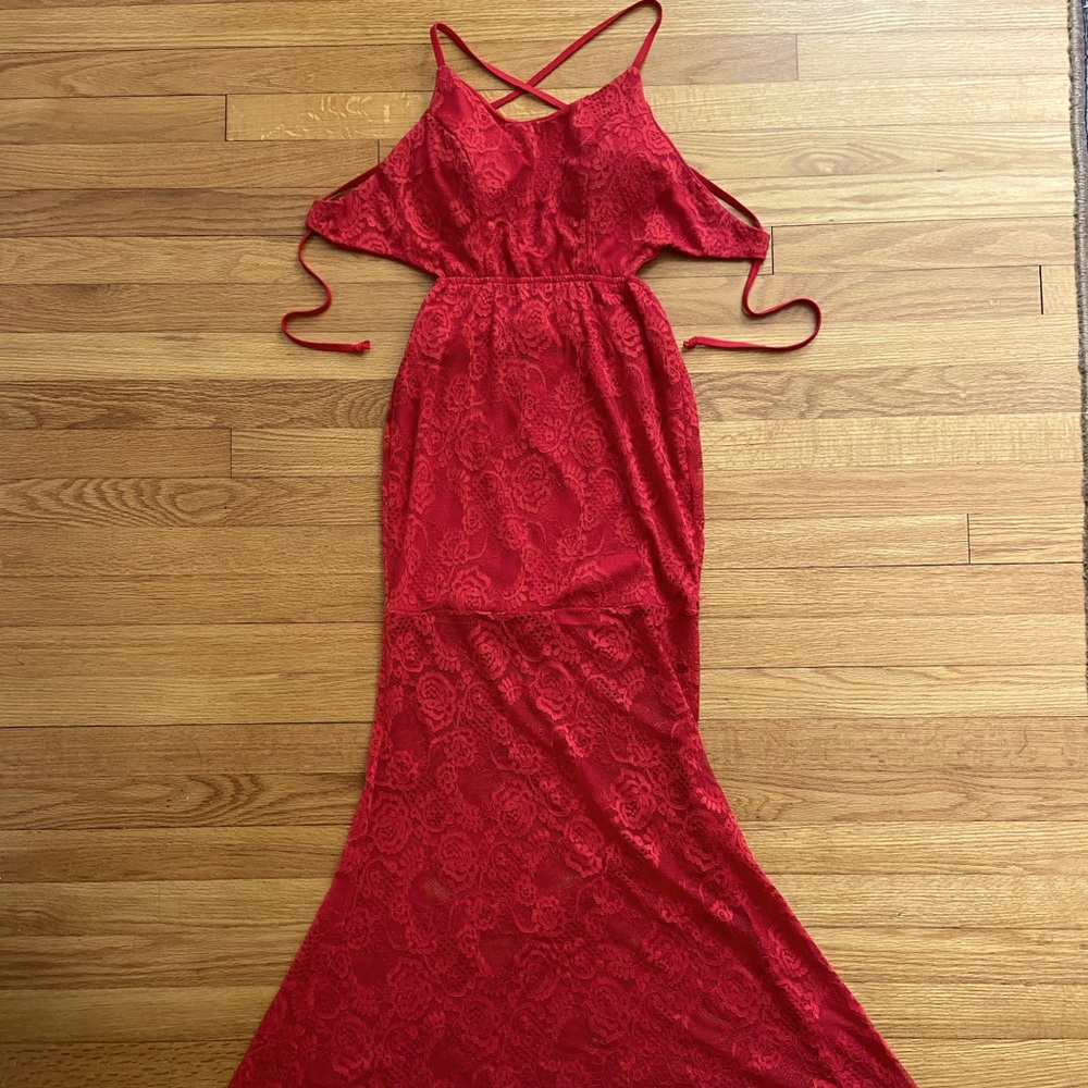 Lace mermaid dress with open back